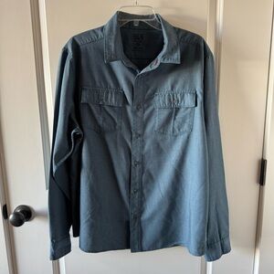 Mountain Hardware shirt